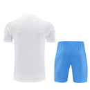 Real Madrid 2026 entrenamiento, Conjunto hombre Real Madrid, Camiseta blanca Real Madrid, Pantalón azul Real Madrid, Ropa oficial Real Madrid, Kit entrenamiento fútbol hombre, Regalo fútbol hombre Real Madrid, Equipación Valdebebas, Comprar conjunto barato, Tienda Hincha Futbolero.