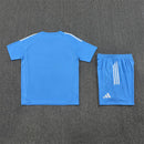 Real Madrid 2026 entrenamiento, Conjunto hombre Real Madrid, Camiseta azul Real Madrid, Pantalón azul Real Madrid, Ropa oficial Real Madrid, Kit entrenamiento fútbol hombre, Regalo fútbol hombre Real Madrid, Equipación Valdebebas, Comprar conjunto barato, Tienda Hincha Futbolero.