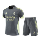 Conjunto hombre entrenamiento Real Madrid camiseta y pantalón corto gris temporada 2025 2026 calidad 1.1 oficial, Real Madrid entrenamiento 2025, Conjunto gris Madrid, Ropa entrenamiento Real Madrid, Camiseta entrenamiento Madrid hombre, Calidad 1.1 Merengue, Tienda Hincha Futbolero, La Liga 2026 training, Bloke Core deportivo, Regalo hombre Real Madrid, Kit entrenamiento gris 25/26.