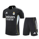 Conjunto hombre entrenamiento Real Madrid camiseta y pantalón corto negro temporada 2025 2026 calidad 1.1 oficial, Real Madrid entrenamiento 2025, Conjunto entrenamiento negro Madrid, Ropa entrenamiento Real Madrid, Camiseta entrenamiento Madrid hombre, Calidad 1.1 Merengue, Tienda Hincha Futbolero, La Liga 2026 training, Bloke Core deportivo, Regalo hombre Real Madrid, Kit entrenamiento 25/26.