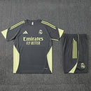 Conjunto hombre entrenamiento Real Madrid camiseta y pantalón corto gris temporada 2025 2026 calidad 1.1 oficial, Real Madrid entrenamiento 2025, Conjunto gris Madrid, Ropa entrenamiento Real Madrid, Camiseta entrenamiento Madrid hombre, Calidad 1.1 Merengue, Tienda Hincha Futbolero, La Liga 2026 training, Bloke Core deportivo, Regalo hombre Real Madrid, Kit entrenamiento gris 25/26.