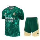 Conjunto hombre Real Madrid temporada 2026 2027 oficial camiseta y pantalón corto verde fútbol técnica transpirable entrenamiento galáctico Bernabéu.