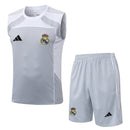 Conjunto hombre entrenamiento Real Madrid temporada 2025 2026 camiseta sin mangas gris pantalón corto gris técnica transpirable oficial merengue travel.