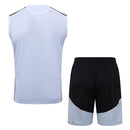 Conjunto entrenamiento Real Madrid 2026 2027 hombre sin mangas camiseta blanca y pantalón corto negro escudo oficial Madrid entrenamiento Pro 26/27 vista dorsal