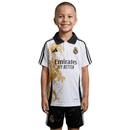 Conjunto infantil Real Madrid edición especial Dragon temporada 2025 2026 camiseta poo blanca pantalón negro diseño exclusivo calidad 1.1 oficial, Real Madrid infantil, Conjunto Dragon Real Madrid, Camiseta niño Real Madrid 2025, Equipación infantil Real Madrid, Ropa fútbol niños barata, Real Madrid Dragon kit, Calidad 1.1 niños, Tienda Hincha Futbolero, Real Madrid Special Edition Kids.