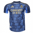 Camiseta hombre Real Madrid temporada 2025 2026 edición especial azul marino con detalles en oro versión jugador auténtica calidad 1.1 oficial, Real Madrid 2025, Camiseta Madrid especial, Real Madrid 25/26 azul oro, Camiseta auténtica Madrid, Ropa barata Real Madrid, Calidad 1.1 Madrid, Moda madridista 2026, Tienda Hincha Futbolero, Hala Madrid, Bloke Core Madrid.