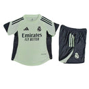 Real Madrid 2026 entrenamiento, Conjunto niño Real Madrid, Camiseta verde Real Madrid niño, Pantalón gris Real Madrid infantil, Ropa oficial Real Madrid kids, Kit entrenamiento fútbol niño, Regalo fútbol infantil Real Madrid, Equipación Valdebebas niño, Comprar conjunto barato, Tienda Hincha Futbolero.