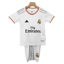 Conjunto infantil retro Real Madrid 2013 2014 primera equipación blanca calidad 1.1 premium época Cristiano Ronaldo la décima Champions oficial, Real Madrid infantil retro, Conjunto niño Madrid 2014 blanco, Ropa Real Madrid niños retro, Equipación Madrid junior 13/14, Calidad 1.1 infantil, Tienda Hincha Futbolero, Regalo niño Real Madrid fútbol, Camiseta blanca Madrid niño retro, Madrid Kids Retro 2013.