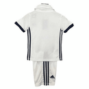 Conjunto infantil retro Real Madrid 2016 2017 primera equipación blanca con detalles morados calidad 1.1 premium época Cristiano Ronaldo la duodécima Champions oficial, Real Madrid infantil retro, Conjunto niño Madrid 2017 blanco, Ropa Real Madrid niños retro, Equipación Madrid junior 16/17, Calidad 1.1 infantil, Tienda Hincha Futbolero, Regalo niño Real Madrid fútbol, Camiseta blanca y morada Madrid niño retro, Madrid Kids Retro 2016.