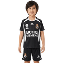 Conjunto infantil retro Real Madrid segunda equipación negro y dorado temporada 2006 2007 camiseta y pantalón calidad 1.1 oficial, Real Madrid 2006, Conjunto infantil Real Madrid, Kit niño Real Madrid retro, Ropa barata Real Madrid kids, Calidad 1.1 Merengue, Moda infantil deportiva, Tienda Hincha Futbolero, Hala Madrid, Regalo futbol niño, Camisetas retro niños 2026.