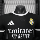 Real Madrid 2026, Camiseta portero Real Madrid, Versión jugador Real Madrid, Camiseta negra portero, Ropa oficial Real Madrid, Jersey portero 25/26, Real Madrid authentic, Regalo fútbol hombre Madrid, Portero Madrid Heat.RDY, Comprar camiseta barata, Tienda Hincha Futbolero.