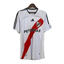 Camiseta hombre retro River Plate primera equipación blanca con banda roja temporada 2006 2007 calidad 1.1 oficial, River Plate retro 2006, Camiseta River 2007, Camiseta antigua River Plate, Jersey River vintage 06/07, Calidad 1.1 River, Tienda Hincha Futbolero, Fútbol Argentino clásico, Bloke Core River, Regalo fútbol hombre River, Camiseta River banda roja retro.