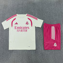 Conjunto Real Madrid 26/27 Camiseta Blanca y Pantalón Rosa