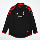 Sudadera hombre AC Milan temporada 2004 2005 entrenamiento negra detalles rojos retro calidad 1.1 premium rossonero estilo Kaká Shevchenko. AC Milan 2004, Sudadera AC Milan negra, Ropa AC Milan retro, Entrenamiento Milan 04/05, Calidad 1.1 AC Milan, Rossonero Vintage Gear, Tienda Hincha Futbolero, AC Milan Black Retro Sweatshirt.