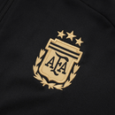 Sudadera hombre selección Argentina temporada 2025 2026 color negra oficial fútbol AFA técnica transpirable entrenamiento mundial 3 estrellas dark mode.