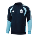 Sudadera hombre selección Argentina temporada 2026 2027 color azul marino oficial fútbol AFA técnica transpirable entrenamiento mundial 3 estrellas navy.