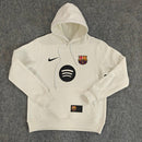 Barcelona 2026, Sudadera Barça 2026 blanca, Ropa oficial FC Barcelona, Sudadera Nike Barcelona, Buzo Barça oficial, Regalo fútbol hombre Barcelona, Sudadera blanca Barcelona, Ropa paseo Barça 2026, Barça lifestyle kit, Comprar ropa Barcelona barata.