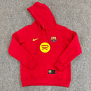 Barcelona 2026, Sudadera Barça 2026 roja, Ropa oficial FC Barcelona, Sudadera Nike Barcelona, Hoodie Barça oficial, Regalo fútbol hombre Barcelona, Sudadera Barcelona capucha, Ropa entrenamiento Barça 2026, Barça lifestyle kit, Comprar sudadera Barcelona barata.