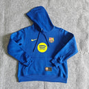 Barcelona 2026, Sudadera Barça 2026 azul, Ropa oficial FC Barcelona, Sudadera Nike Barcelona, Buzo Barça oficial azul, Regalo fútbol hombre Barcelona, Sudadera azul Barcelona, Ropa paseo Barça 2026, Barça lifestyle kit, Comprar ropa Barcelona barata.