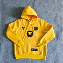 Barcelona Kobe 2026, Sudadera Barça Kobe amarilla, Ropa oficial FC Barcelona, Equipación especial Barcelona, Sudadera Mamba Mentality amarilla, Regalo fútbol hombre Barcelona, Sudadera Barça edición limitada, Ropa Nike Barcelona 2026, Barça Kobe lifestyle, Comprar ropa Barcelona barata.