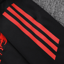 Sudadera hombre Liverpool FC temporada 2025 2026 oficial negra detalles rojos fútbol técnica térmica transpirable Reds entrenamiento Anfield.