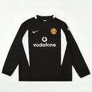 Sudadera hombre Manchester United temporada 2002 2003 entrenamiento negra retro calidad 1.1 premium Red Devils estilo David Beckham.Manchester United 2002, Sudadera Manchester United negra, Ropa Manchester United retro, Entrenamiento United 02/03, Calidad 1.1 Man Utd, Red Devils Vintage Gear, Tienda Hincha Futbolero, Man Utd Black Retro Sweatshirt.