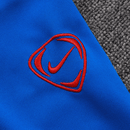 Sudadera hombre PSG temporada 2025 2026 color negra oficial fútbol París técnica sin capucha transpirable entrenamiento urbana dark mode.