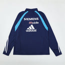 Sudadera hombre Real Madrid temporada 2003 2004 entrenamiento azul marino retro calidad 1.1 premium madridista era Galácticos Beckham Zidane. Real Madrid 2003, Sudadera Real Madrid azul marino, Ropa Real Madrid retro, Entrenamiento Madrid 03/04, Calidad 1.1 Real Madrid, Galácticos Gear, Tienda Hincha Futbolero, Real Madrid Navy Vintage.