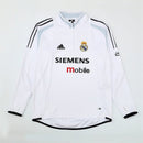 Sudadera hombre Real Madrid temporada 2004 2005 entrenamiento blanca retro calidad 1.1 premium madridista era Galácticos Ronaldo Zidane Beckham. Real Madrid 2004, Sudadera Real Madrid blanca, Ropa Real Madrid retro, Entrenamiento Madrid 04/05, Calidad 1.1 Real Madrid, Galácticos Gear, Tienda Hincha Futbolero, Real Madrid White Retro Sweatshirt.