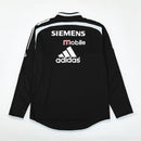Sudadera hombre Real Madrid temporada 2004 2005 entrenamiento negra retro calidad 1.1 premium madridista era Galácticos Ronaldo Zidane Beckham. Real Madrid 2004, Sudadera Real Madrid negra, Ropa Real Madrid retro, Entrenamiento Madrid 04/05, Calidad 1.1 Real Madrid, Galácticos Gear, Tienda Hincha Futbolero, Real Madrid Black Retro Sweatshirt.
