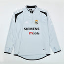 Sudadera hombre Real Madrid temporada 2004 2005 entrenamiento gris retro calidad 1.1 premium madridista era Galácticos Ronaldo Zidane Beckham.Real Madrid 2004, Sudadera Real Madrid blanca, Ropa Real Madrid retro, Entrenamiento Madrid 04/05, Calidad 1.1 Real Madrid, Galácticos Gear, Tienda Hincha Futbolero, Real Madrid White Retro Sweatshirt.