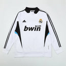 Sudadera hombre Real Madrid temporada 2008 2009 entrenamiento blanca retro calidad 1.1 premium madridista clásico Raúl Casillas. Real Madrid 2008, Sudadera Real Madrid blanca, Ropa Real Madrid retro, Entrenamiento Madrid 08/09, Calidad 1.1 Real Madrid, Merengue Vintage Gear, Tienda Hincha Futbolero, Real Madrid White Retro Sweatshirt.