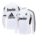 Sudadera hombre Real Madrid temporada 2011 2012 entrenamiento blanca detalles dorados retro calidad 1.1 premium la liga de los récords. Real Madrid 2011, Sudadera Real Madrid blanca, Sudadera Madrid oro, Ropa Real Madrid retro, Entrenamiento Madrid 11/12, Calidad 1.1 Real Madrid, Liga de los 100 puntos, Tienda Hincha Futbolero, Real Madrid White Gold Vintage.