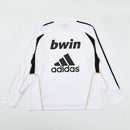 Sudadera hombre Real Madrid temporada 2011 2012 entrenamiento blanca detalles dorados retro calidad 1.1 premium la liga de los récords. Real Madrid 2011, Sudadera Real Madrid blanca, Sudadera Madrid oro, Ropa Real Madrid retro, Entrenamiento Madrid 11/12, Calidad 1.1 Real Madrid, Liga de los 100 puntos, Tienda Hincha Futbolero, Real Madrid White Gold Vintage.