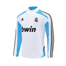 Sudadera hombre Real Madrid temporada 2012 2013 entrenamiento blanca retro calidad 1.1 premium edición 110 años aniversario madridista. Real Madrid 2012, Sudadera Real Madrid blanca, Ropa Real Madrid retro, Entrenamiento Madrid 12/13, Calidad 1.1 Real Madrid, Madridista White Gear, Tienda Hincha Futbolero, Real Madrid 110 años Sweatshirt.