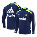Sudadera hombre Real Madrid temporada 2012 2013 entrenamiento azul marino detalles celestes retro calidad 1.1 premium madridista 110 años. Real Madrid 2012, Sudadera Real Madrid azul, Sudadera Madrid navy, Ropa Real Madrid retro, Entrenamiento Madrid 12/13, Calidad 1.1 Real Madrid, Madridista Navy Gear, Tienda Hincha Futbolero, Real Madrid Navy Vintage.