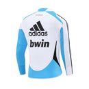 Sudadera hombre Real Madrid temporada 2012 2013 entrenamiento blanca retro calidad 1.1 premium edición 110 años aniversario madridista. Real Madrid 2012, Sudadera Real Madrid blanca, Ropa Real Madrid retro, Entrenamiento Madrid 12/13, Calidad 1.1 Real Madrid, Madridista White Gear, Tienda Hincha Futbolero, Real Madrid 110 años Sweatshirt.