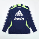 Sudadera hombre Real Madrid temporada 2012 2013 entrenamiento azul marino detalles celestes retro calidad 1.1 premium madridista 110 años. Real Madrid 2012, Sudadera Real Madrid azul, Sudadera Madrid navy, Ropa Real Madrid retro, Entrenamiento Madrid 12/13, Calidad 1.1 Real Madrid, Madridista Navy Gear, Tienda Hincha Futbolero, Real Madrid Navy Vintage.
