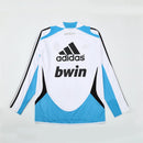 Sudadera hombre Real Madrid temporada 2012 2013 entrenamiento blanca retro calidad 1.1 premium edición 110 años aniversario madridista. Real Madrid 2012, Sudadera Real Madrid blanca, Ropa Real Madrid retro, Entrenamiento Madrid 12/13, Calidad 1.1 Real Madrid, Madridista White Gear, Tienda Hincha Futbolero, Real Madrid 110 años Sweatshirt.