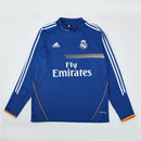 Sudadera hombre Real Madrid temporada 2013 2014 entrenamiento azul retro calidad 1.1 premium madridista el año de la décima. Real Madrid 2013, Sudadera Real Madrid azul, Ropa Real Madrid retro, Entrenamiento Madrid 13/14, Calidad 1.1 Real Madrid, La Décima Gear, Tienda Hincha Futbolero, Real Madrid Blue Vintage Sweatshirt.