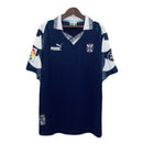 Camiseta hombre CD Tenerife edición especial 75 aniversario segunda equipación azul marino detalles blancos retro calidad 1.1 premium Tienda Hincha Futbolero. Tenerife 75 aniversario, Camiseta Tenerife retro, Ropa CD Tenerife histórica, Camiseta Tenerife azul marino, Calidad 1.1 Tenerife, Heliodoro Retro, Edición Especial Tenerife, Tienda Hincha Futbolero, Tenerife Retro Jersey Anniversary.