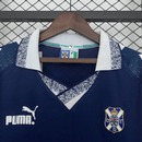 Camiseta hombre CD Tenerife edición especial 75 aniversario segunda equipación azul marino detalles blancos retro calidad 1.1 premium Tienda Hincha Futbolero. Tenerife 75 aniversario, Camiseta Tenerife retro, Ropa CD Tenerife histórica, Camiseta Tenerife azul marino, Calidad 1.1 Tenerife, Heliodoro Retro, Edición Especial Tenerife, Tienda Hincha Futbolero, Tenerife Retro Jersey Anniversary.