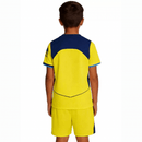 Tottenham 2026 infantil, Conjunto niño Tottenham, Camiseta Tottenham amarilla T90, Equipación Spurs infantil 25/26, Ropa oficial Tottenham kids, Kit fútbol niño Spurs, Regalo fútbol infantil, Comprar conjunto Tottenham barato, Tienda Hincha Futbolero.