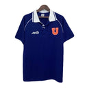 Camiseta hombre Universidad de Chile temporada 1993 primera equipación azul detalles rojos retro calidad 1.1 premium Tienda Hincha Futbolero. Universidad de Chile 1993, U de Chile retro, Camiseta azul Universidad de Chile, Ropa U de Chile clásica, Calidad 1.1 U de Chile, El Bulla Retro, Marcelo Salas 1993, Tienda Hincha Futbolero, U de Chile Retro Jersey 93.
