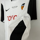 Camiseta oficial del Valencia CF primera equipación temporada 2003 2004 retro para hombre de Tienda Hincha Futbolero, Camiseta Valencia retro, Valencia CF 03/04, Ropa Valencia vintage, Comprar camiseta Valencia histórica, Doblete Valencia, Mestalla, Camisetas fútbol retro, Retro Valencia 2004, Historia Valencia CF, Colección Valencia.