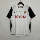 Camiseta oficial del Valencia CF primera equipación temporada 2003 2004 retro para hombre de Tienda Hincha Futbolero, Camiseta Valencia retro, Valencia CF 03/04, Ropa Valencia vintage, Comprar camiseta Valencia histórica, Doblete Valencia, Mestalla, Camisetas fútbol retro, Retro Valencia 2004, Historia Valencia CF, Colección Valencia.