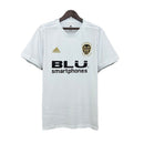 Camiseta retro hombre Valencia CF primera equipación blanca y dorada edición centenario temporada 2018 2019 calidad 1.1 oficial, Valencia CF Retro, Camiseta Valencia 18/19, Camiseta centenario Valencia, Camiseta blanca y oro, Calidad 1.1 Che, Tienda Hincha Futbolero, La Liga Retro, Bloke Core Valencia, Mestalla 100 años, Regalo fútbol vintage, Jersey Valencia 2019.