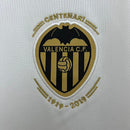 Camiseta retro hombre Valencia CF primera equipación blanca y dorada edición centenario temporada 2018 2019 calidad 1.1 oficial, Valencia CF Retro, Camiseta Valencia 18/19, Camiseta centenario Valencia, Camiseta blanca y oro, Calidad 1.1 Che, Tienda Hincha Futbolero, La Liga Retro, Bloke Core Valencia, Mestalla 100 años, Regalo fútbol vintage, Jersey Valencia 2019.
