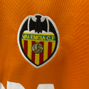 Camiseta hombre Valencia CF temporada 1999 2000 segunda equipación naranja detalles azul marino retro calidad 1.1 premium Tienda Hincha Futbolero. Valencia 1999, Valencia 2000, Camiseta Valencia retro, Ropa Valencia CF clásica, Camiseta Valencia naranja, Calidad 1.1 Valencia, Mendieta 2000, Tienda Hincha Futbolero, Valencia Retro Jersey 99/00.