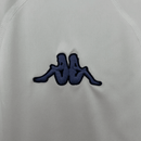 Camiseta hombre Real Zaragoza temporada 2001 2002 primera equipación blanca detalles azul marino retro calidad 1.1 premium Tienda Hincha Futbolero. Real Zaragoza 2001, Zaragoza 2002, Camiseta Zaragoza retro, Ropa Zaragoza clásica, Camiseta Zaragoza blanca, Calidad 1.1 Zaragoza, La Romareda Retro, Tienda Hincha Futbolero, Zaragoza Retro Jersey 01/02.
